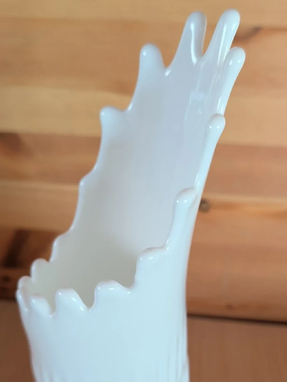VTG. Fenton, White Hobnail Glass Vase - Elegant Home Accents.🌟🌟🌟